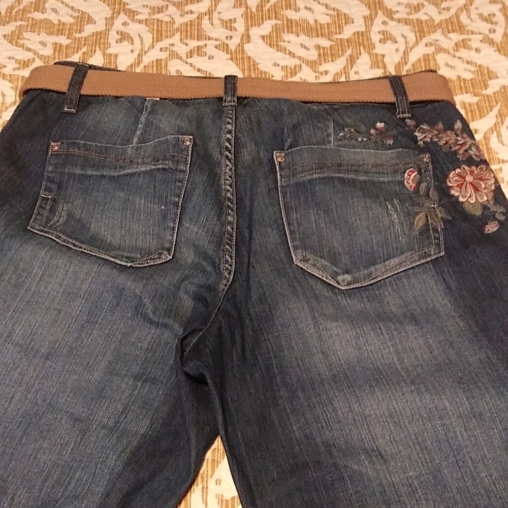 Venezia Floral Embroidered Jeans - Picture 2 of 6